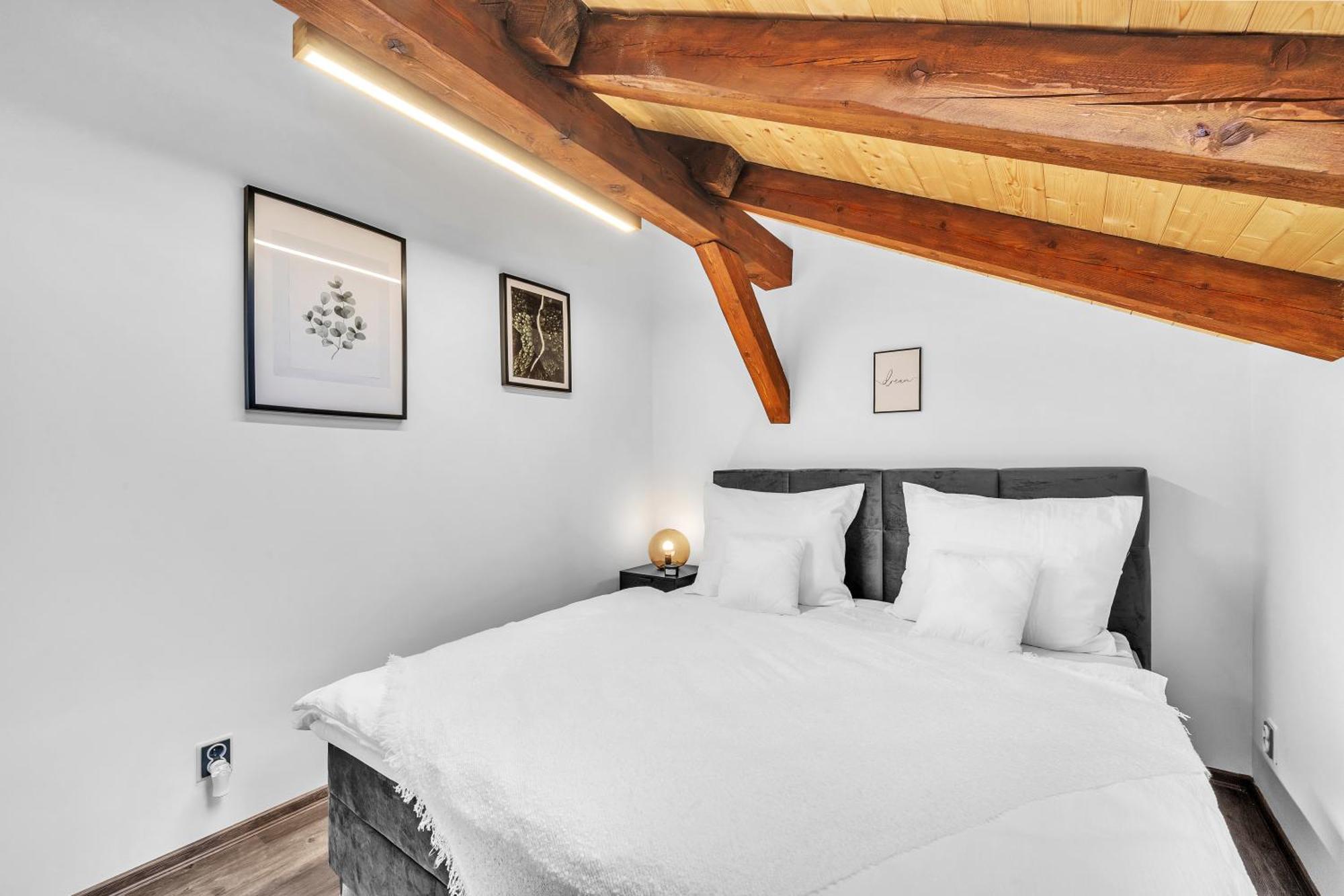 Hotel U Krale Jiriho Stráž pod Ralskem Exteriör bild